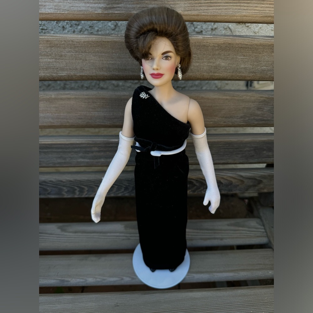 Franklin Mint Jackie Kennedy Vinyl Doll In The Black And White Gown Vintage 15”